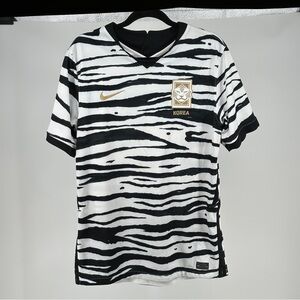 Nike Women’s Large Black and White Striped FIFA South Korea Soccer Away Jersey